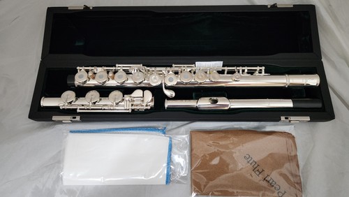 Used pearl quantz 525 flute - used,